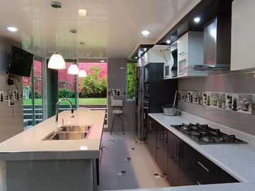 Casa en venta, 3 niveles, jardín en excelente estado de conservación, cerca de Apizaco Tlaxcala.