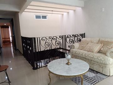 Casa en venta, 3 niveles, jardín en excelente estado de conservación, cerca de Apizaco Tlaxcala.