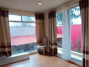 Casa en venta, 3 niveles, jardín en excelente estado de conservación, cerca de Apizaco Tlaxcala.