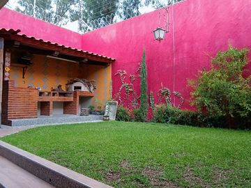 Casa en venta, 3 niveles, jardín en excelente estado de conservación, cerca de Apizaco Tlaxcala.