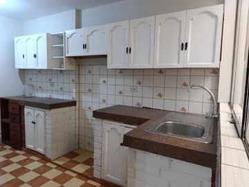 En Venta Hermosa Casa - Con Ingreso Independiente Al Piso 2