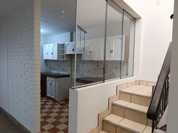 En Venta Hermosa Casa - Con Ingreso Independiente Al Piso 2
