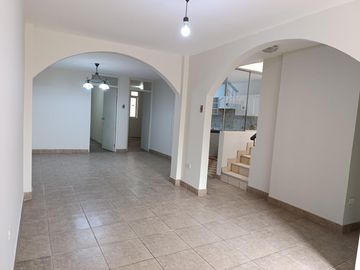 En Venta Hermosa Casa - Con Ingreso Independiente Al Piso 2