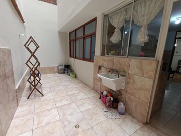 En Venta Hermosa Casa - Con Ingreso Independiente Al Piso 2