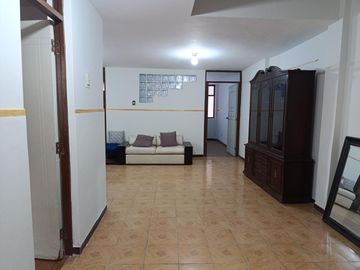 En Venta Hermosa Casa - Con Ingreso Independiente Al Piso 2