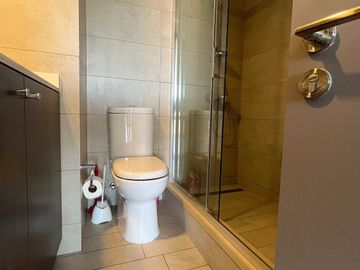Se vende departamento 1 d. bx, bd, edificio Nuevo.-