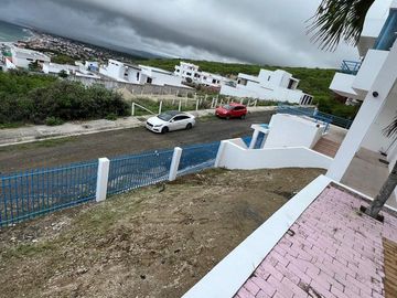 casa frente al mar de venta en portoviejo crucita Y/T