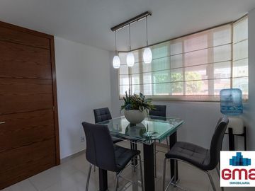 Tentadora Casa en Venta en Bugambilias con Alberca. 4 Recámaras