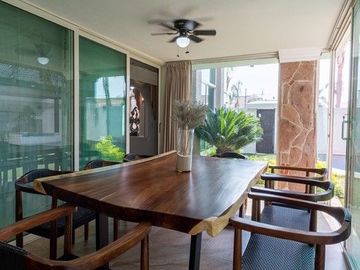 Tentadora Casa en Venta en Bugambilias con Alberca. 4 Recámaras