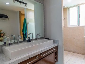 Tentadora Casa en Venta en Bugambilias con Alberca. 4 Recámaras