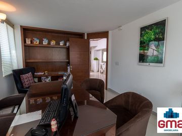 Tentadora Casa en Venta en Bugambilias con Alberca. 4 Recámaras
