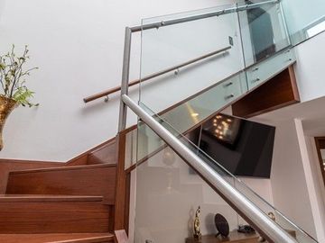 Tentadora Casa en Venta en Bugambilias con Alberca. 4 Recámaras