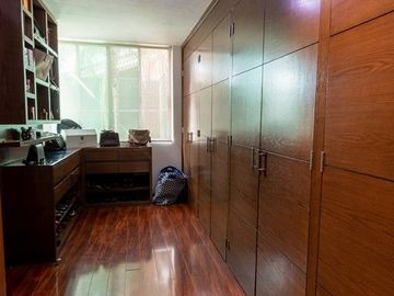 Tentadora Casa en Venta en Bugambilias con Alberca. 4 Recámaras