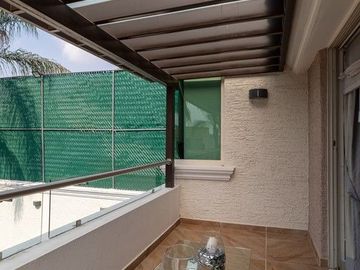Tentadora Casa en Venta en Bugambilias con Alberca. 4 Recámaras