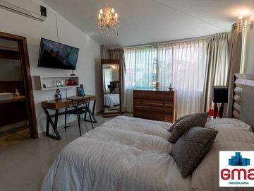 Tentadora Casa en Venta en Bugambilias con Alberca. 4 Recámaras