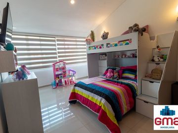 Tentadora Casa en Venta en Bugambilias con Alberca. 4 Recámaras
