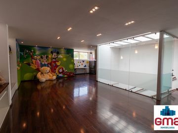 Tentadora Casa en Venta en Bugambilias con Alberca. 4 Recámaras