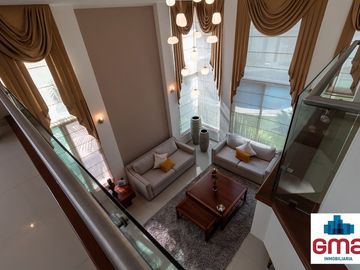 Tentadora Casa en Venta en Bugambilias con Alberca. 4 Recámaras
