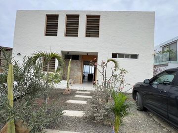 casa de venta en manta zona santa marianita Y/T