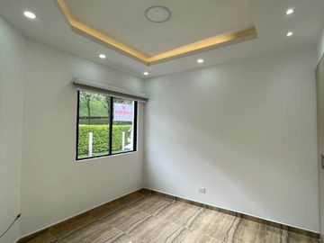 SE VENDE O RENTA CÓMODA CASA EN CONDOMINIO TULCÁN PEREIRA