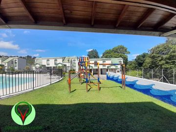 SE VENDE O RENTA CÓMODA CASA EN CONDOMINIO TULCÁN PEREIRA