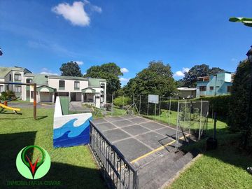SE VENDE O RENTA CÓMODA CASA EN CONDOMINIO TULCÁN PEREIRA