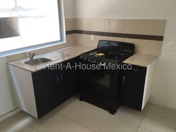 Venta Departamento en condominio con vigilancia en Huixquilucan 25-2072