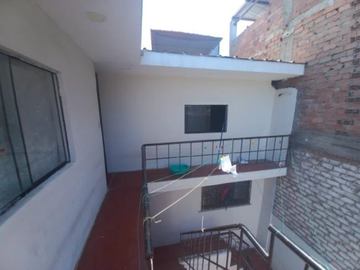 🏘️ ¡Oportunidad En Bellavista! Propiedad De 3 Pisos Con 9 Habitaciones Y Zonificación Comercial Cd – Ideal Para Negocio O Inversión