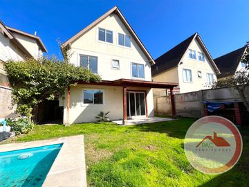 Tu nuevo hogar te espera! Con amplio patio y en condominio.