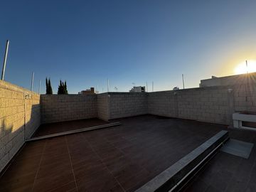Casa en Venta en Villa Magna con 4 recamaras