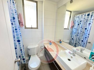 Excelente departamento en interior condominio