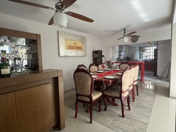VENDO CASA MODERNA Y AMPLIA EN ZONA NORTE