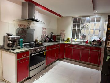 VENDO CASA MODERNA Y AMPLIA EN ZONA NORTE