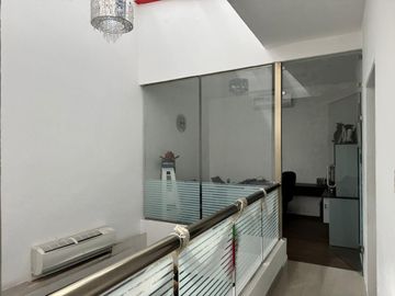 VENDO CASA MODERNA Y AMPLIA EN ZONA NORTE