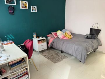 VENDO CASA MODERNA Y AMPLIA EN ZONA NORTE