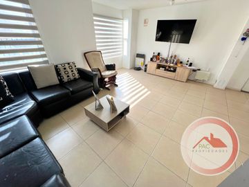 Impecable casa en microbarrio residencial