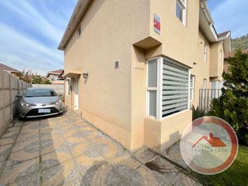 Impecable casa en microbarrio residencial