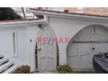 Descubre tu próximo hogar en Urbanizacion Vista Alegre, Santiago de Surco, Lima