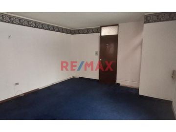 Descubre tu próximo hogar en Urbanizacion Vista Alegre, Santiago de Surco, Lima