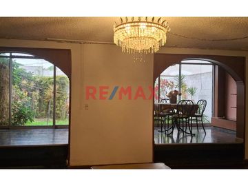 Descubre tu próximo hogar en Urbanizacion Vista Alegre, Santiago de Surco, Lima