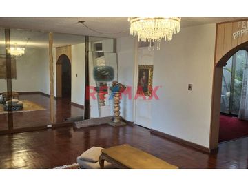 Descubre tu próximo hogar en Urbanizacion Vista Alegre, Santiago de Surco, Lima