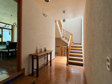 CASA EN VENTA EN CUMBRES DE MORELIA – ELEGANCIA, ESPACIOS AMPLIOS Y EXCELENTE UBICACIÓN