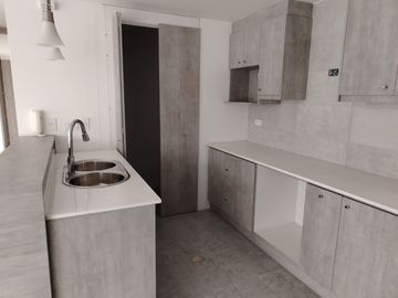 DEPARTAMENTO  EN VENTA EN EDIFICIO SECTOR MOSCÚ QUITO