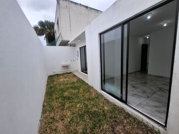 VENDO CASA DE UN NIVEL EN FRACCIONAMIENTO CON VIGILANCIA