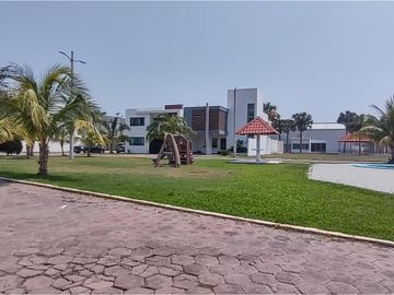 VENDO CASA DE UN NIVEL EN FRACCIONAMIENTO CON VIGILANCIA