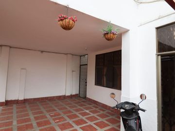 casa de venta en manta zona centro gr
