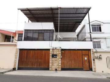 casa de venta en manta zona centro gr