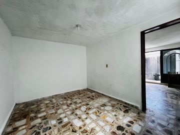 Amplia Casa en Venta en Iztapalapa, (Con 3 departamentos).