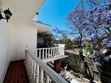 Amplia Casa en Venta en Iztapalapa, (Con 3 departamentos).