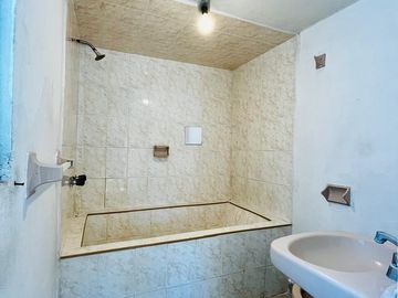 Amplia Casa en Venta en Iztapalapa, (Con 3 departamentos).